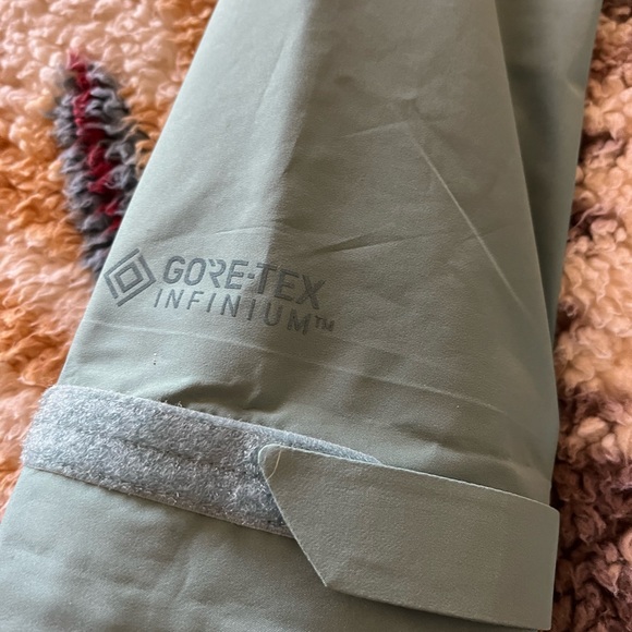 Burton Rain Shell (NWOT) - Picture 9 of 9